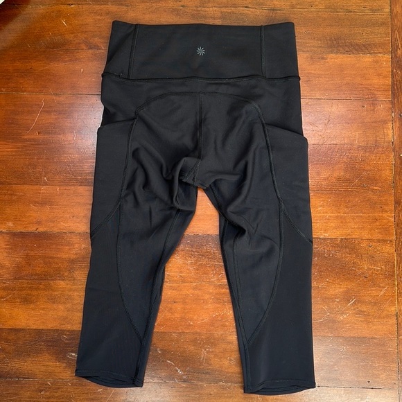 Like New Athleta Up For Anything Crop Pant in Black - Picture 4 of 10
